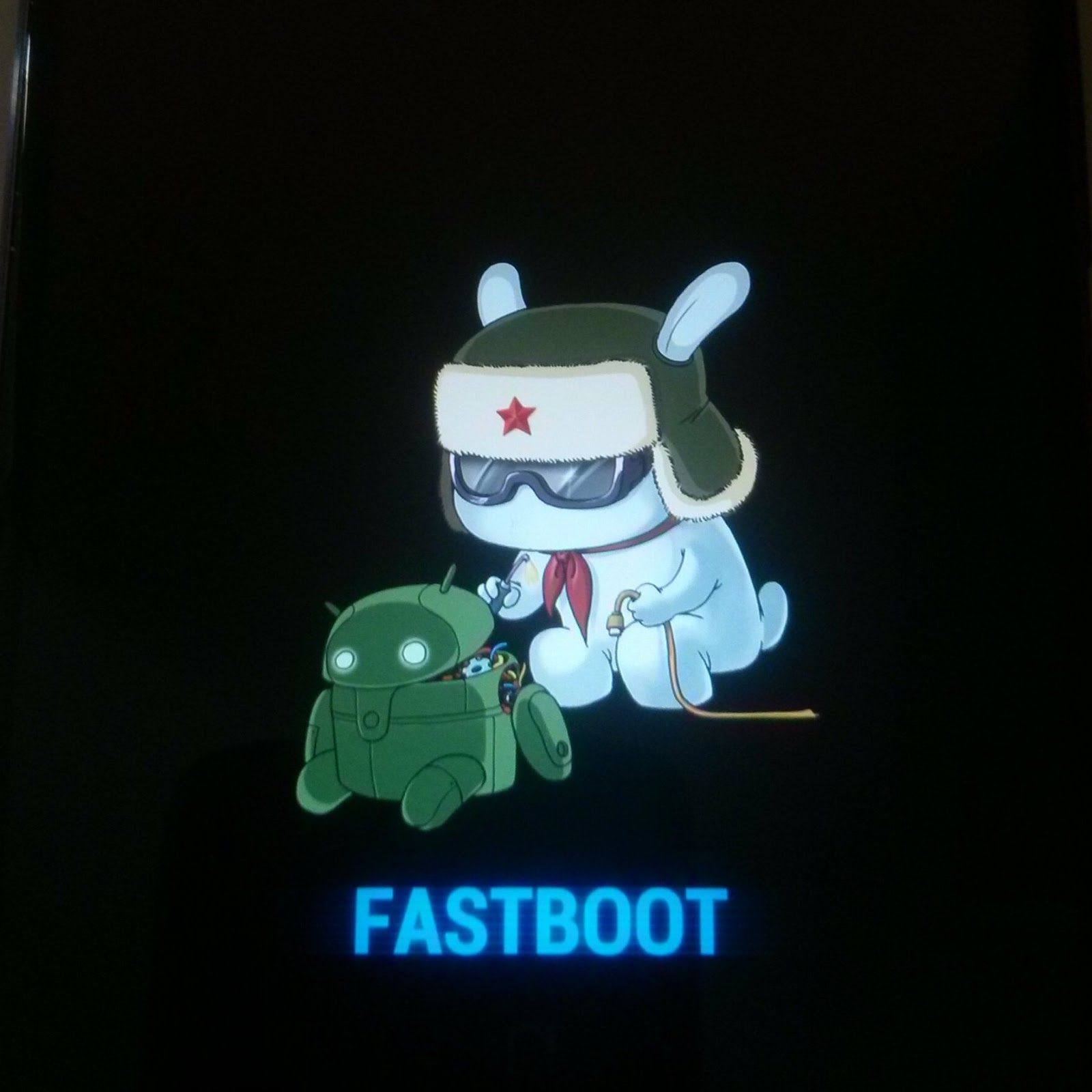 На экране надпись fastboot что делать