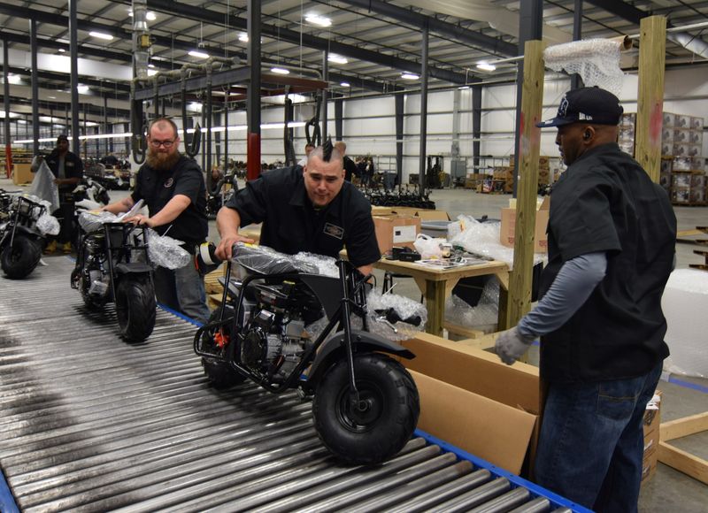 © Reuters. Workers construct mini-bikes at motorcycle and go-kart maker Monster Moto in Ruston