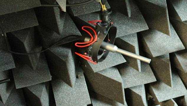 Microphone inside the anechoic box - The Huawei Mate 20 X beat market leaders including Apple iPhones including the iPhone 11 Pro Max by a large margin