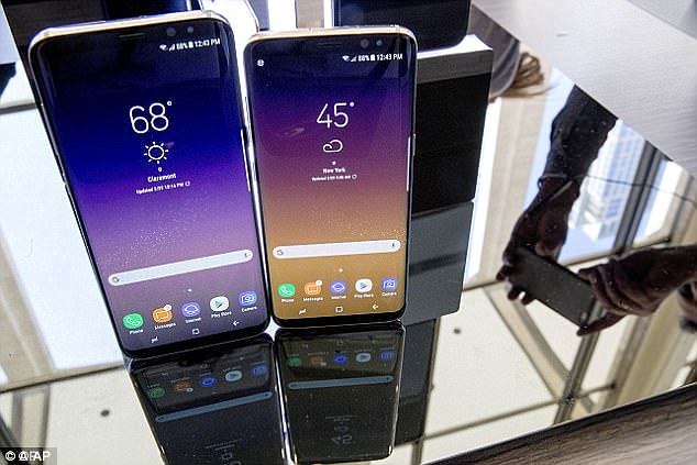 Hundreds of users are reporting that their Samsung Galaxy S8 devices are repeatedly restarting by themselves