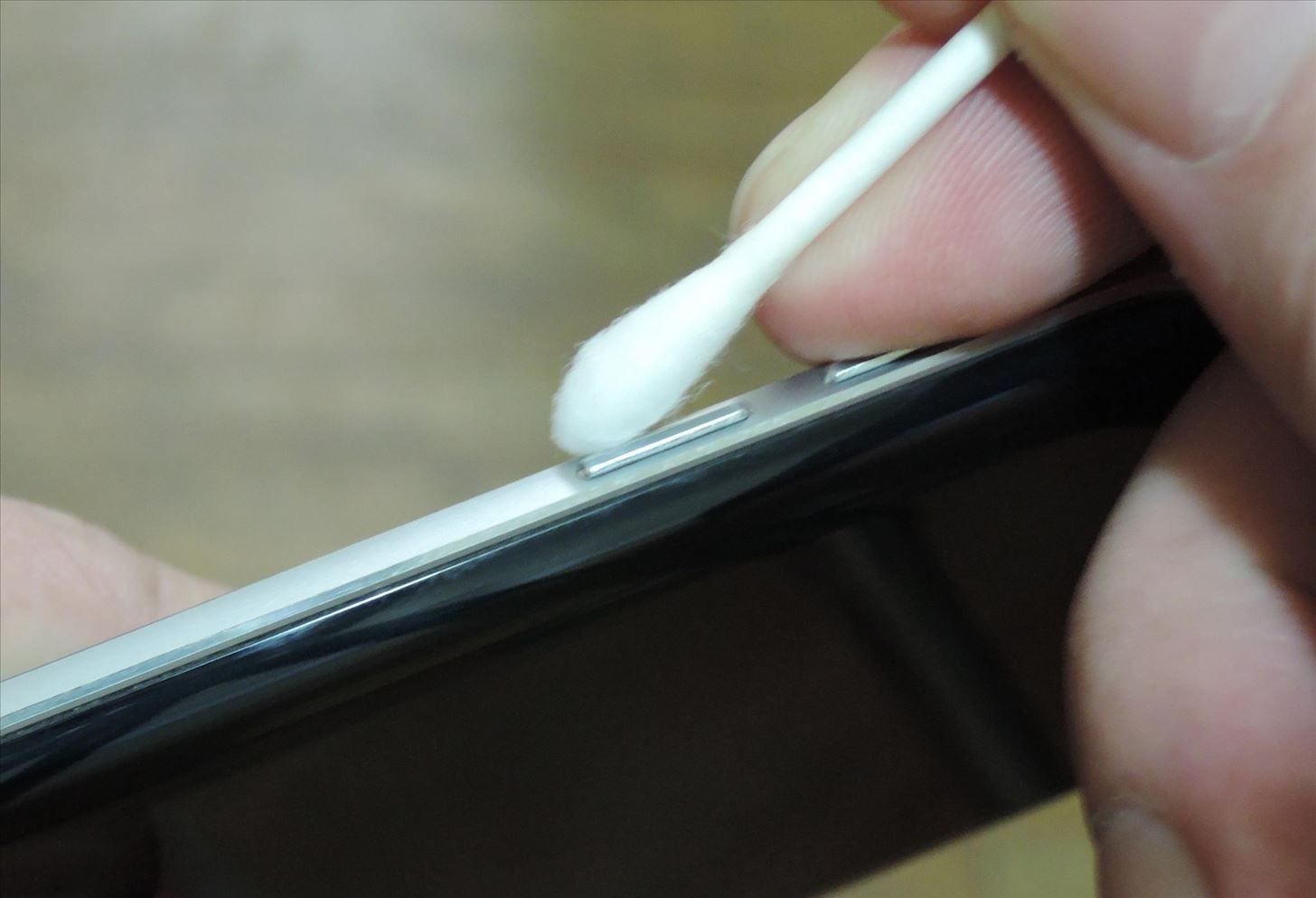 3 Easy Steps to Fixing Stuck Buttons on Your Phone or Tablet