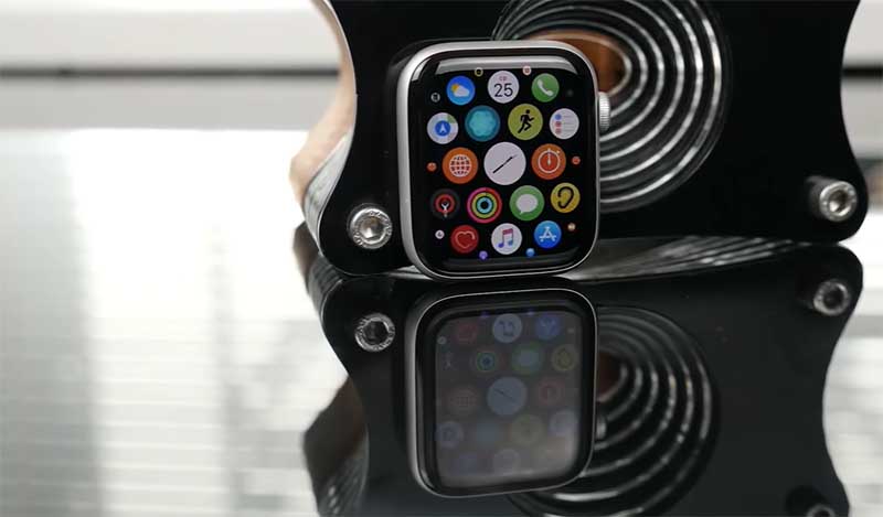 Экран и биометрическая защита Apple Watch 6