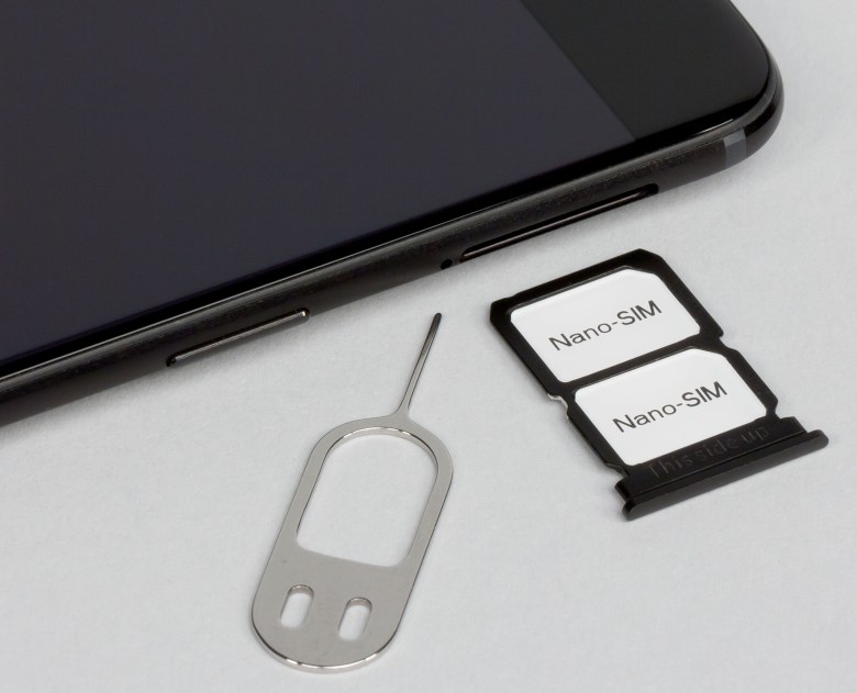 лоток для SIM-карт OnePlus 5 и ключик для извлечения
